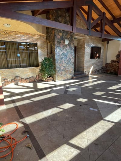 ALQUILO HERMOSA RESIDENCIA 4 DORM  PARA VIVIENDA O EMPRESA BARRIO JARA