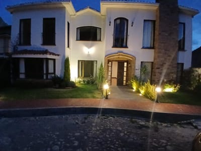 ZONA SECUOYA - BONITA CASA EN ANTICRÉTICO