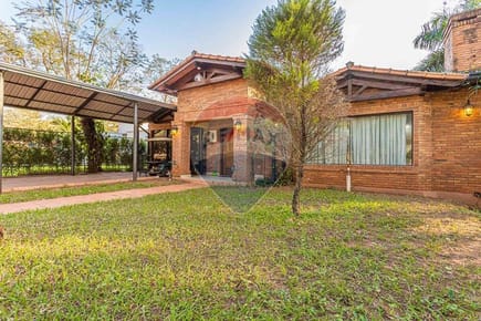 VENDO IMPONENTE CASA CLASICA- ZONA YACHT- LAMBARE