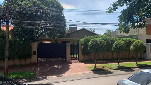 VENDO CASA EN ASUNCION EN LAS LOMAS