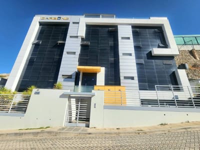 DEPARTAMENTO EN VENTA DE 3 DORMITORIOS CON PATIO EXCLUSIVO - ALTO SEGUENCOMA