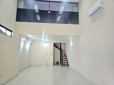 Alquilo Salon Comercial O Depósito En Esquina Zona Barrio Obrero
