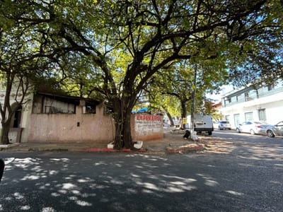 Esquina con potencial comercial o residencial: