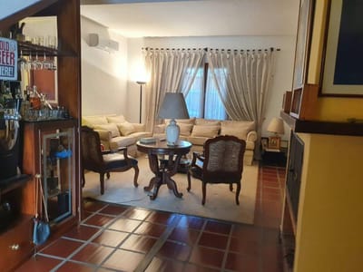 CASA EN VENTA EN YCUÁ SATÍ Excelente ubicación 