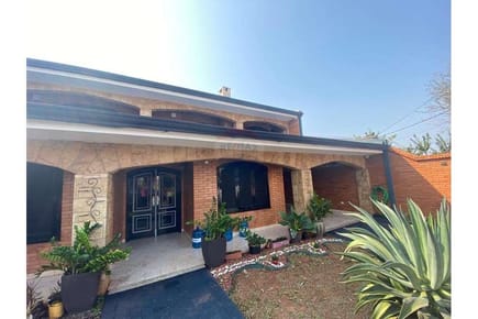 VENDO HERMOSA RESIDENCIA EN SAN LORENZO