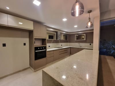 VENDO CASA EN EL BARRIO MBURUCUYA DE ASUNCION