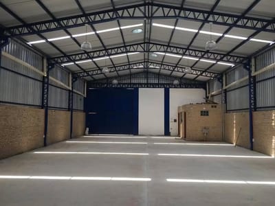 EN ALQUILER TINGLADO / DEPÓSITO CON OFICINA