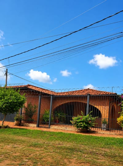 EN VENTA CASA ZONA SHOPPING MARIANO