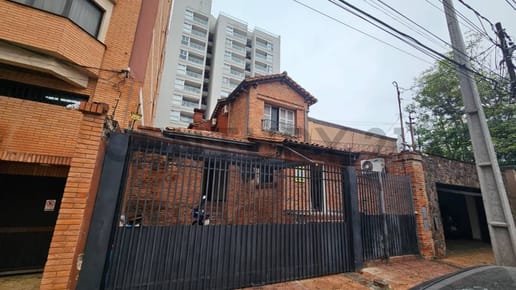 ALQUILO AMPLIA RESIDENCIA PARA USO COMERCIAL