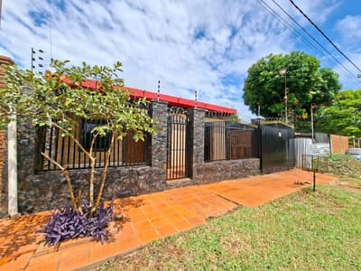 VENDO COQUETA CASA EN LUQUE