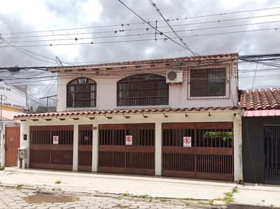 CASA EN VENTA , ALTA ZONA COMERCIAL