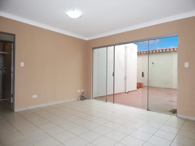 Casa de 3 Dorm. sobre Av. Banzer con Precio Economico!