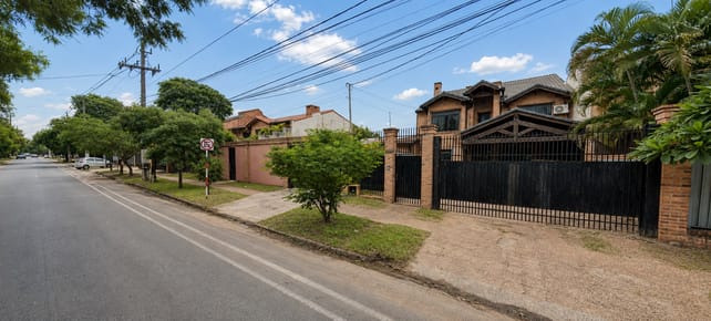 Casa Sobre Avda. Primer Presidente Asunción