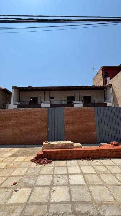 ALQUILO AMPLIA CASA  – ZONA PARQUE DE LA SALUD