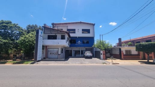 Centro Médico en Venta – Villa Adela, Luque