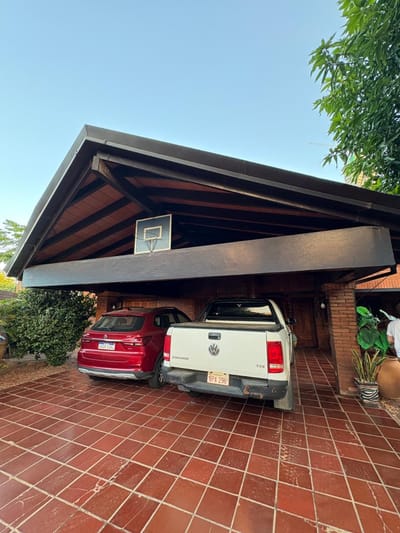 VENDO CASA 5 CUARTOS EN MBURUCUYA