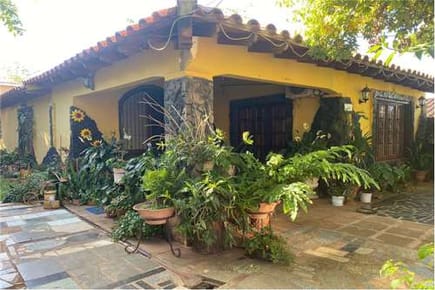 EN VENTA HERMOSA CASA EN SAN LORENZO