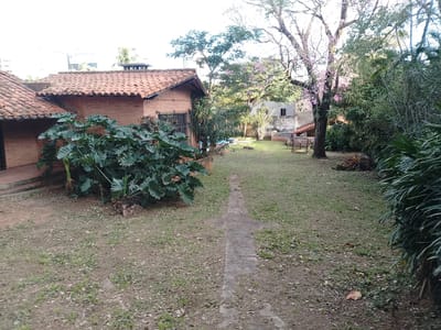 Alquilo casa con terreno amplio en villamorra 