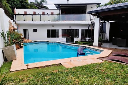 Casa con Piscina en Lambaré - Zona Super 6