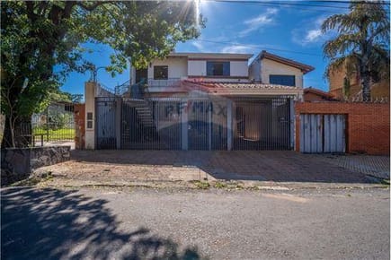 Casa-Venta-PY Asunción Carlos Antonio López Portugal entre Tte. primero del…