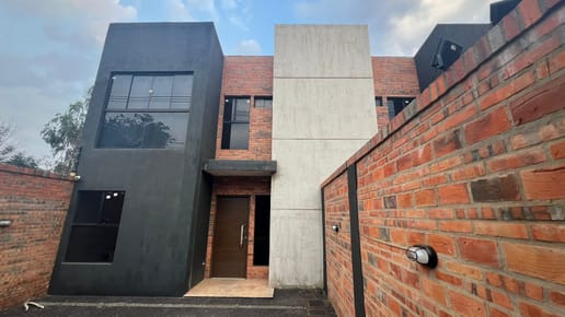En venta hermoso DUPLEX – ubicado en la Ciudad de Luque - Barrio Cañada Garay.