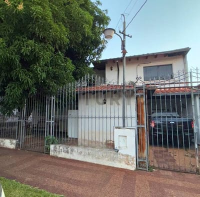 VENDO PROPIEDAD A DEMOLER O REFACCIONAR EN BARRIO MBURUCUYA