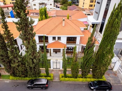 EN PROMOCIÓN – CASA EN VENTA CON AMPLIO JARDÍN Y CASA DE VISITAS