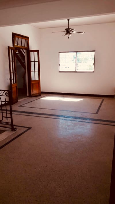 Muy linda casa. Vivienda u empresa. Garibaldi y Paullier.