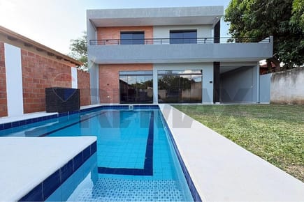 Vendo Casa de 2 habitaciones con Piscina en Mariano Roque Alonso