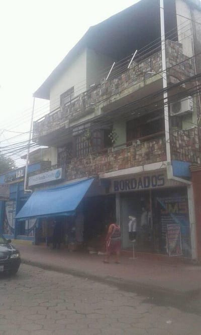  En venta casa de 3 plantas en zona mercado la ramada