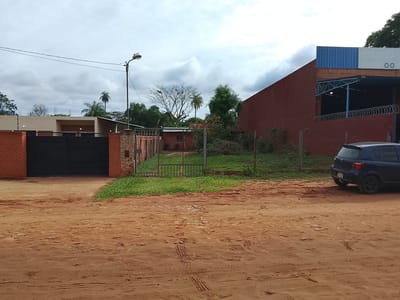 VENDO TERRENO CON PEQUEÑA CONSTRUCCION EN LUQUE