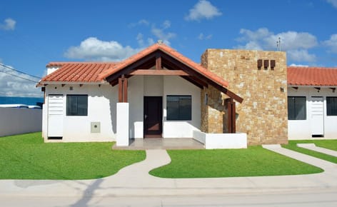Hermosa casa a estrenar, en Urb. La Fontana Riviera II.