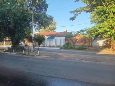 Vendo Terreno sobre Augusto Roa Bastos . Salida de calle a calle LAMBARE