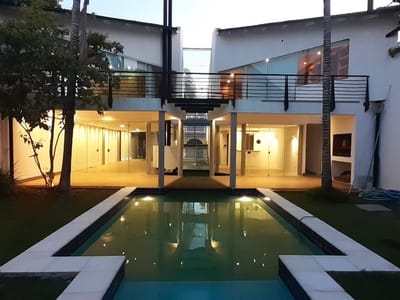 ALQUILO  CASA MODERNA EN BARRIO MANORA