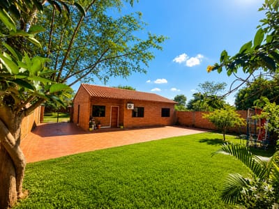 VENDO CASA EN LAMBARÉ
