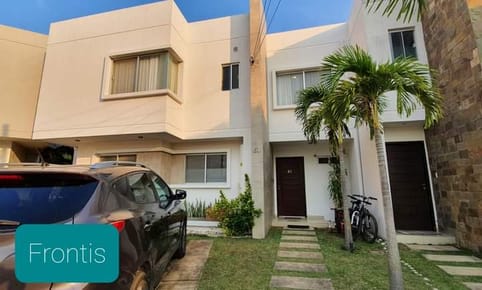 EN VENTA HERMOSA Y AMPLIA CASA DE 4 DORMITORIOS EN CONDOMINIO BRISAS DEL NORTE 1