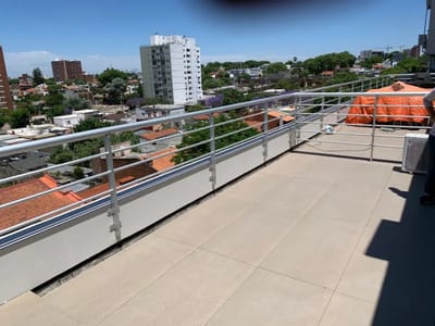 VENTA CON RENTA MALVIN, PENTHOUSE DE 2 DORMITORIOS 2 BAÑOS, GARAJE, AMUEBLADO