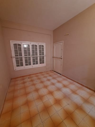VENDO HERMOSA RESIDENCIA EN BARRIO SAJONIA-ASUNCION