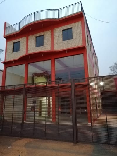 Alquilo Depósito, ShowRoom Y Oficinas En Luque‼️ C-1008
