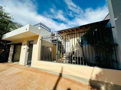 HERMOSO Y AMPLIO DPTO DE 2 DORMITORIOS Y COCHERA EN Bo. SAN RAFAEL - LAMBAR