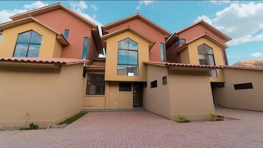 ESTRENE BONITOS CHALETS EN VENTA KM1 AV. VILLAZON