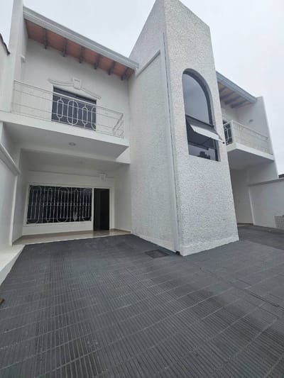 VENDO HERMOSA CASA EN BARRIO JARA