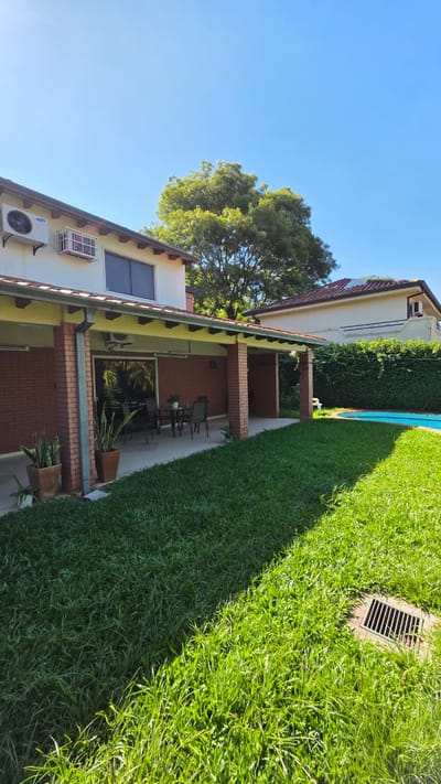 VENDO HERMOSA CASA RESIDENCIAL EN LOS LAURELES