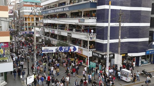 SE VENDE LOCAL GAMARRA GALERIA AZUL