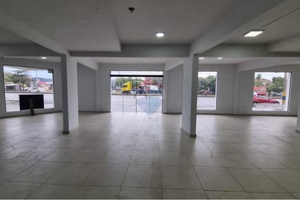 Local Comercial - Alquiler - Loma Pytá, Paraguay