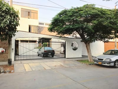 Vendo Casa en Urb. Ingenieros Jr. Los Civiles La Molina
