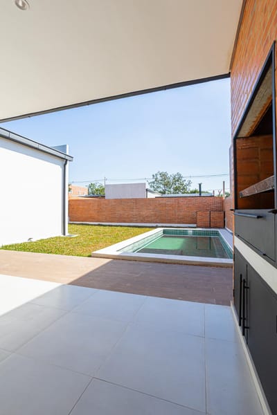 Casa con Piscina a estrenar en Loma Merlo - Luque 