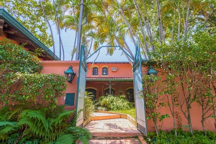 Residencia estilo Colonial en Barrio San Jorge en venta