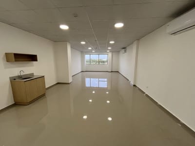 OFICINAS EN ALQUILER EN EL EJE CORPORATIVO*