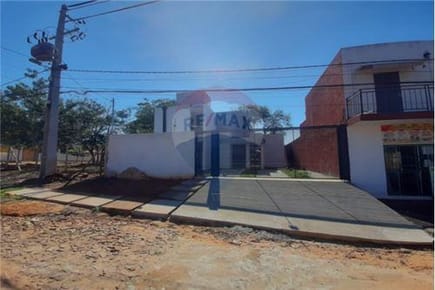 Casa con patio en Loma Merlo 